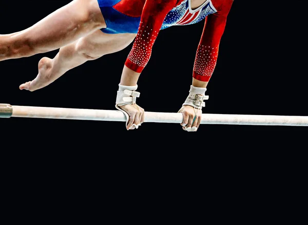 Zblízka Ženské Gymnastické Cvičení Nerovných Barech Umělecké Gymnastice Černé Pozadí — Stock fotografie