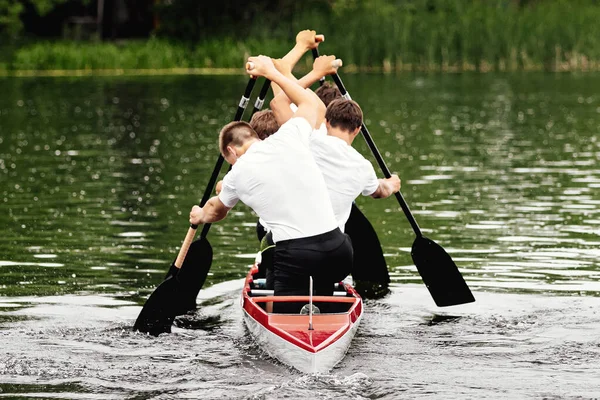 Vedere Din Spate Masculin Canoeist Junior Canoe Patru Cursa Concurs — Fotografie, imagine de stoc