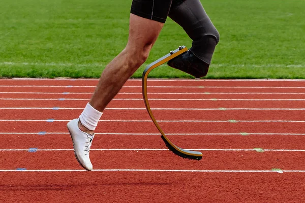 Πόδια Δρομέας Para Athlete Για Prosthesis Τρέχει Κόκκινο Γήπεδο Στίβου — Φωτογραφία Αρχείου