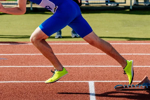 Atleta Masculino Começar Correr Blocos Iniciais Corrida Sprint Campeonatos Atletismo — Fotografia de Stock