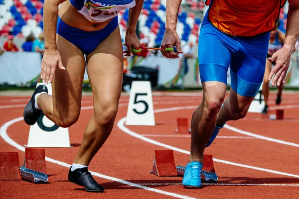 Kobieta Ślepy Para Sportowiec Biegacz Mężczyzna Przewodnik Rozpocząć Bieg Wyścig — Zdjęcie stockowe