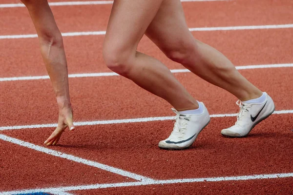 Atleta Feminino Corredor Posição Inicial Corrida Sprint Campeonatos Atletismo Verão — Fotografia de Stock