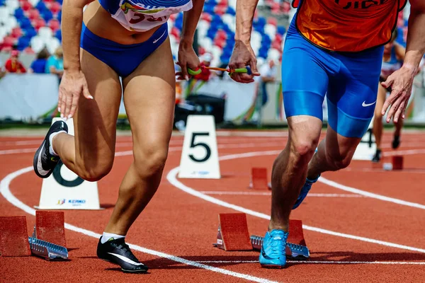 Feminino Cego Para Atleta Com Guia Masculino Começar Correr Corrida — Fotografia de Stock
