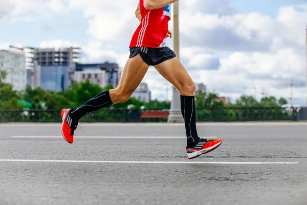 Adidas Hardloopschoenen Shorts Racing Singlet Benen Loper Man Lopen Marathon — Stockfoto