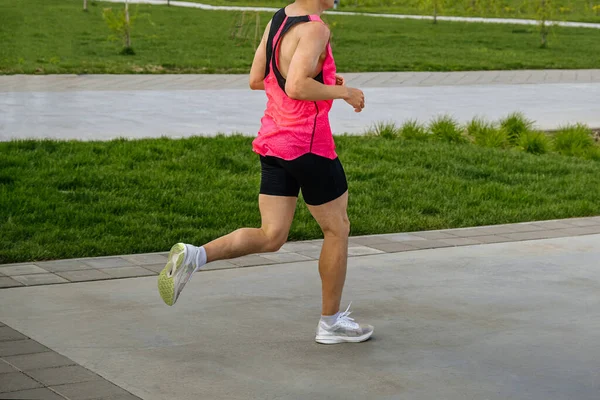 Atleta Masculino Corredor Corrida Maratona Corrida Parque Paisagístico Evento Esportes — Fotografia de Stock