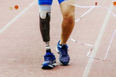 Atletizm müsabakalarında ve yaz sporlarında uzun atlamada paraşütçü ölçümleri