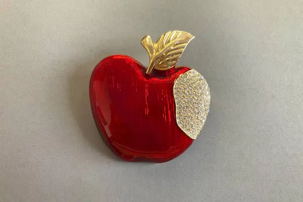 Vintage Brooch Anne Klein Form Red Apple Rhinestones — Stock Photo, Image