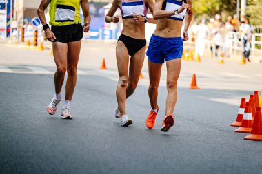 Yarış maratonu, önde gelen kadınlar erkek atleti solladı