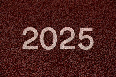 Kırmızı koşu yolunda 2025 beyaz numara, yeni yıl konsepti