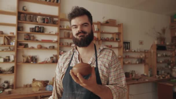 Bearded Stylish Potter Demonstrates His Finished Product Pot Made Clay — Wideo stockowe