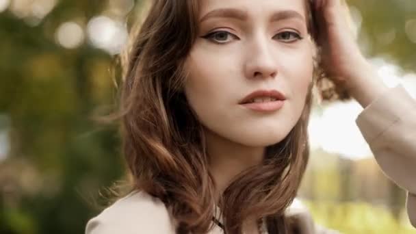Close Portrait Charming Elegant Young Woman Standing Park Sunlight Wind — Vídeos de Stock