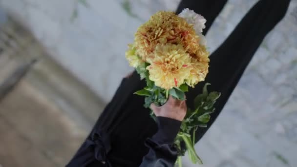 Cute Blonde Woman Stylish Fashion Suit Bouquet Flowers Girl Puts — Video
