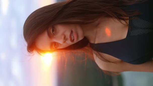 Close Portrait Beautiful Woman Standing Outdoors Sunset Beautiful View Looking — Video
