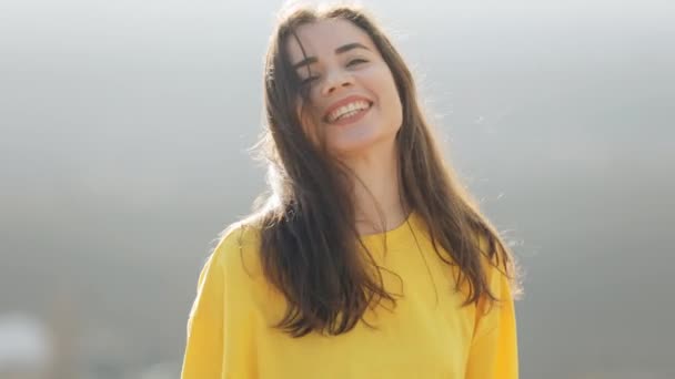 Young Attractive Woman Smiles Strongly Enjoying Sunny Nature Brunette Fixes — Stock Video