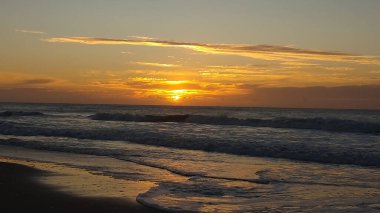 renk ve sahil rengi ve günbatımı