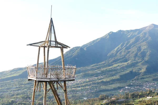 Sabah Yanardağı 'nın manzarası. Merapi Dağı 'ndan Endonezya' ya. Sabahları Endonezya 'nın Java adasındaki aktif volkanlardan biri olan Aerial View. Merapi Dağı 'ndan Endonezya' ya. Aerial Vi