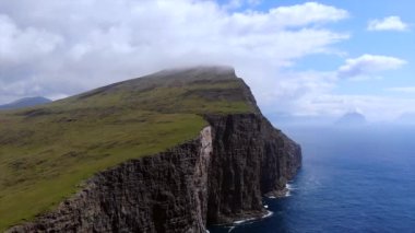  Faroe Adaları İHA uçuşunun Vagar manzarası. Yüksek kalite 4k görüntü