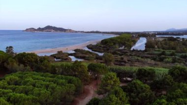 Spiaggia di Iscrixedda . Gün batımına dakikalar var. Yüksek kalite 4k görüntü