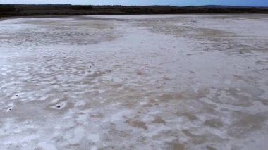 Kuru göl, Avrupa 'da tuz düzlüğü İtalya' da Sardunya adasında. Yüksek kalite 4k görüntü