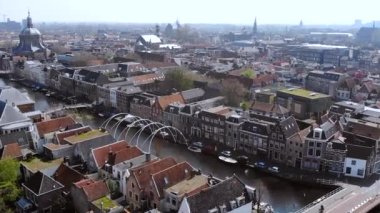 Leiden, Hollanda 'nın havadan görünüşü. - Evet. Yüksek kalite 4k görüntü