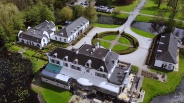 Brummen 'deki Kasteel engelenburg. Engelenburg Kalesi. Hollanda. Yukarıdan ateş ediyorlar. Yüksek kalite 4k görüntü