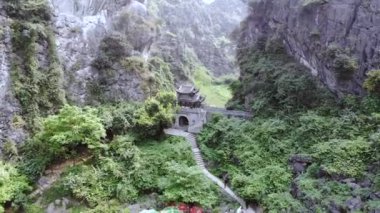 Pagoda Am Tien Ninh Binh Great Tinh CoC . Vietnam . İHA. Yüksek kalite 4k görüntü