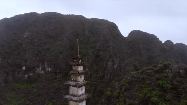 Dragón Acostado Las Montañas Piedra Caliza Ninh Binh Vietnam Imágenes — Vídeo de stock