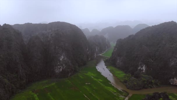 Liggend Dragon Limestone Mountains Ninh Binh Vietnam Hoge Kwaliteit Beeldmateriaal — Stockvideo