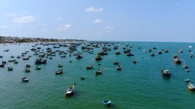 Mantar tekneleri. Da Nang Vietnam plajı. Drone. Yüksek kalite 4k görüntü