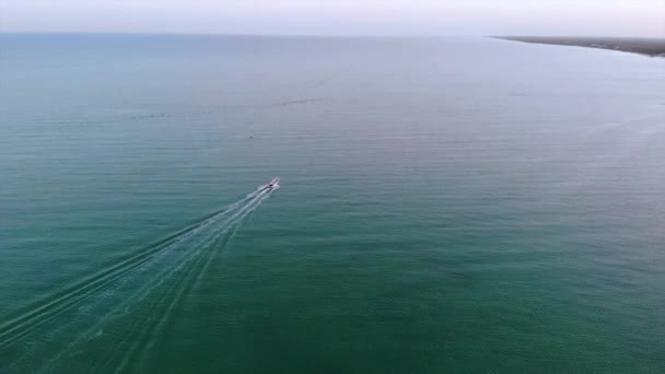 Boat Driving Gulf Mexico High Quality Footage — Stock Video