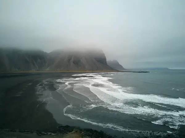 Vestrahorn Dağı ve Stoksnes, İzlanda. Yüksek kalite fotoğraf