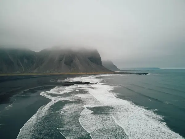 Vestrahorn Dağı ve Stoksnes, İzlanda. Yüksek kalite fotoğraf