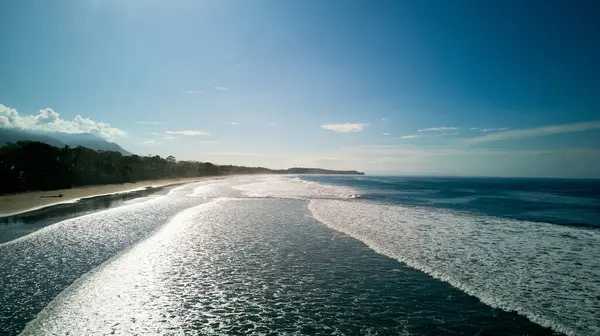 Playa Hermosa 'nın havadan görünüşü, Guanacaste, Kosta Rika. Yüksek kalite fotoğraf