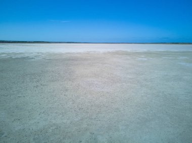 Kuru göl, Avrupa 'da tuz düzlüğü İtalya' da Sardunya adasında. Drone. Yüksek kalite fotoğraf