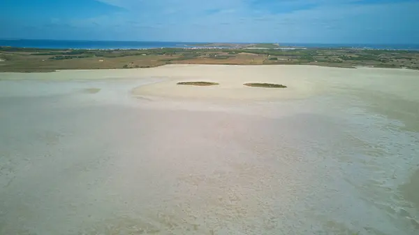 Kuru göl, Avrupa 'da tuz düzlüğü İtalya' da Sardunya adasında. Drone. Yüksek kalite fotoğraf