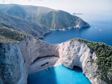 Yunanistan 'ın İyon Adası Zakynthos. Navagio Sahil Koyu ve uçurumların havası. Yüksek kalite fotoğraf