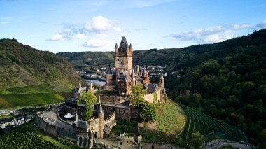 Cochem Kasabası 'nın havadan görünüşü. Almanya. Yüksek kalite fotoğraf