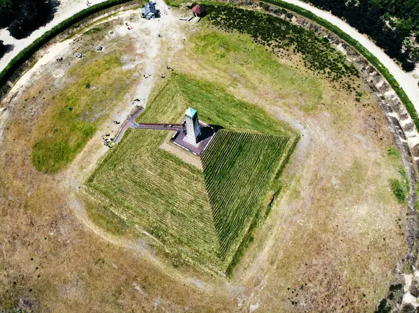 荷兰奥斯特里茨金字塔的空中轨道无人机射击 高质量的照片 — 图库照片