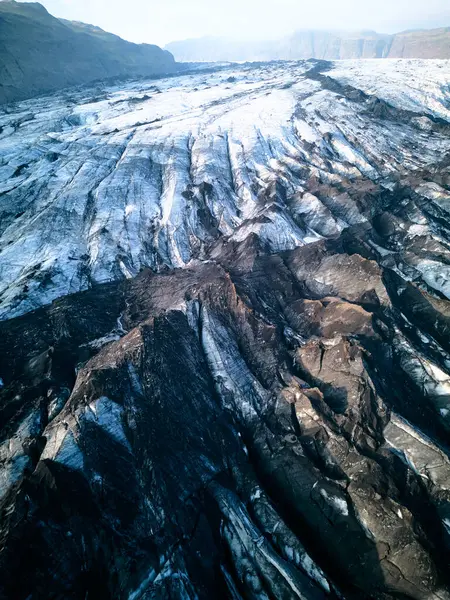 Solheimajokull Buzulu İzlanda Dikey İHA. Yüksek kalite fotoğraf