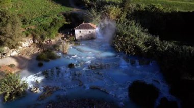 Toskana Saturnia İtalya video dronu. Yüksek kalite 4k görüntü