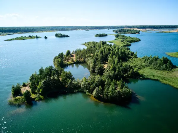 Slavyanka Gölü. Leningrad Bölgesi. - Rusya. Drone. Yüksek kalite fotoğraf