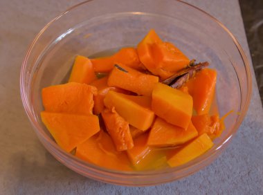 Protein ve mineral açısından zengin doğal pişmiş balkabağı.