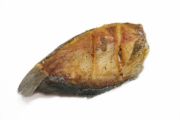 Knuspriger Gebratener Fisch Auf Weißem Hintergrund — Stockfoto