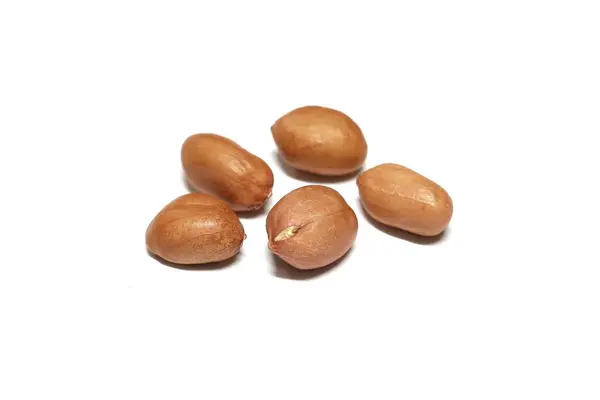Cinco Amendoins Fundo Branco — Fotografia de Stock
