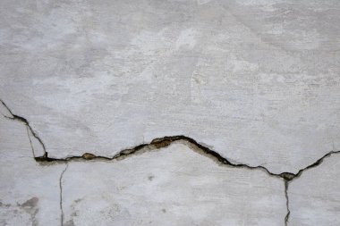 Betondan yapılmış kaldırım çatlakları