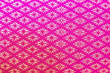 El yapımı kırmızı Tayland desenli kumaş.