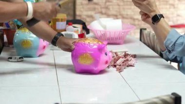 28 Ocak 2024 'te Chiang Rai, Tayland' da domuz kumbarası parçalanmış.