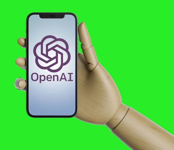 机器人手持带有Openai标志的带有绿色屏幕的Iphone — 图库照片