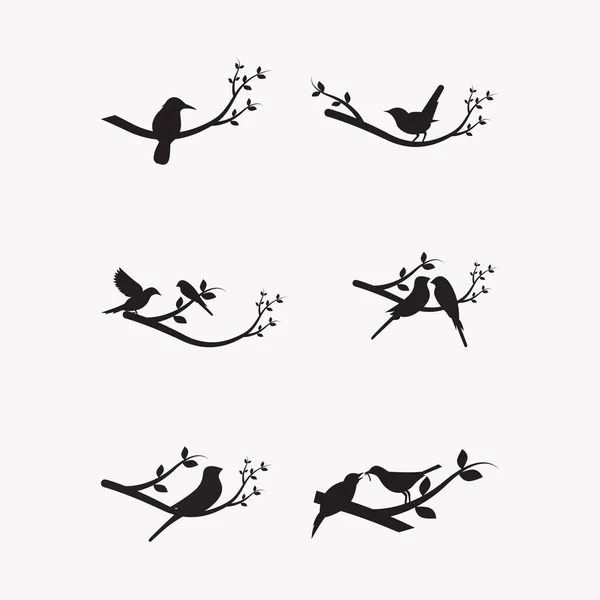 枝ベクトルの鳥のカップルシルエット 愛の鳥シルエット 壁のデカール 愛の鳥のカップル アート装飾 壁の装飾 白い背景に隔離された枝の鳥シルエット ロマンチックな — ストックベクタ