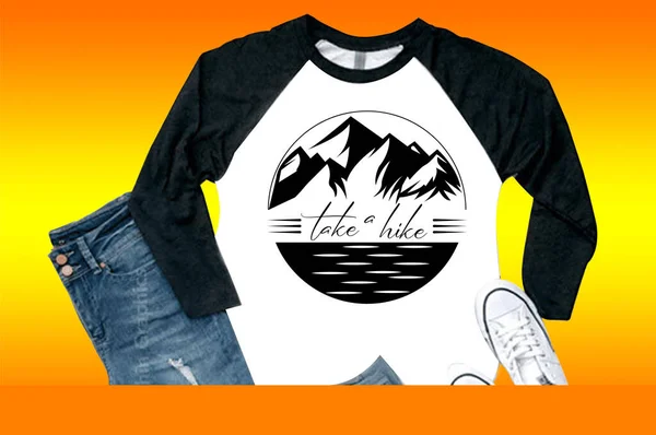 Mój Projekt Koszulki Turystycznej Ilustracja Górska Odkryta Przygoda Grafika Wektorowa — Wektor stockowy